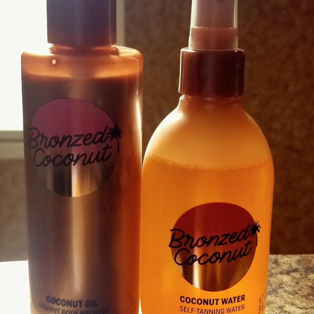 Self tanning spray and lotion
